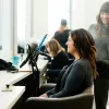 Oser la couleur cheveux acajou : guide expert pour choisir la bonne teinte