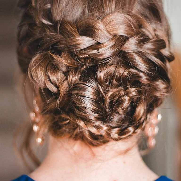 Trouver le bon produit pour boucler les cheveux crépus