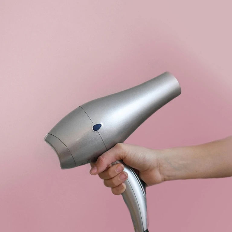 Les secrets du balayage pour sublimer les cheveux bruns