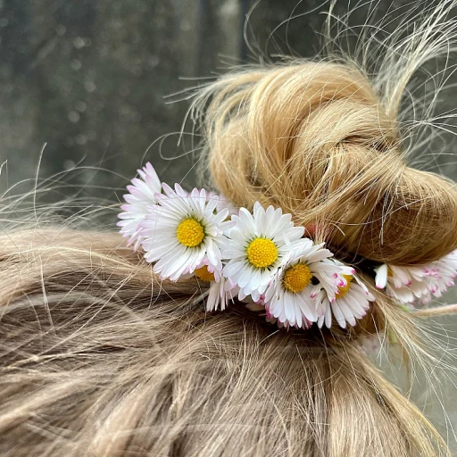 Sublimer vos cheveux châtain foncé avec des mèches caramel et miel