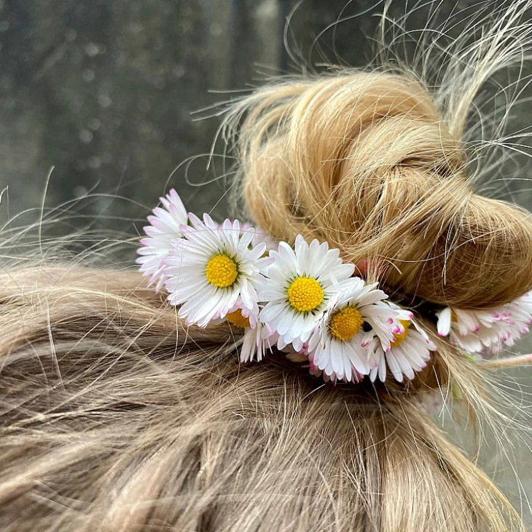 Comment choisir le meilleur shampoing pour foncer vos cheveux